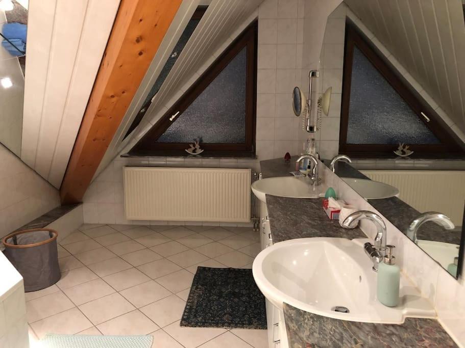 Grosse, Helle Wohnung Fuer Bis Zu 6 Personen Weinheim Exterior foto